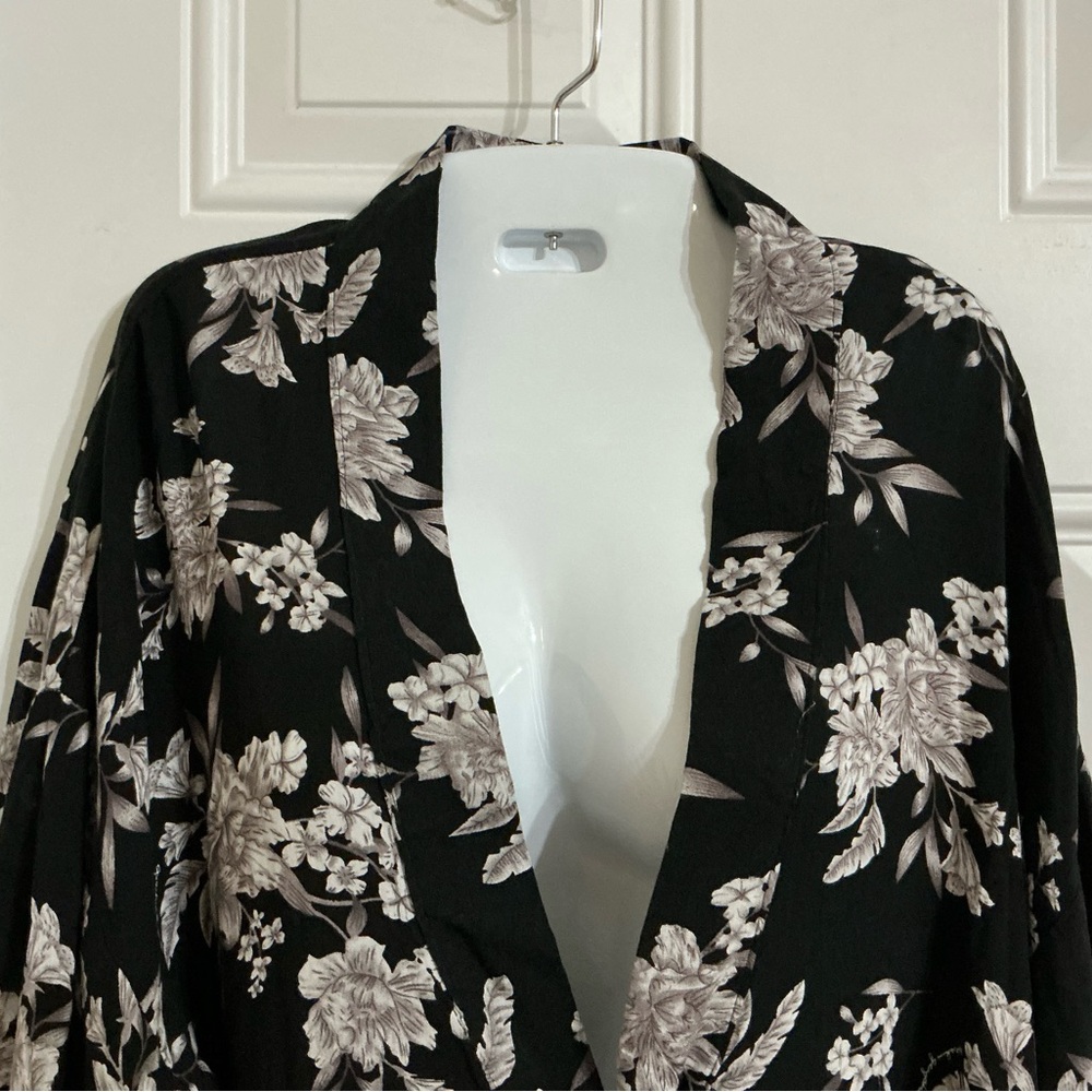 Spiritual Gangster Women’s Maya Black Floral Tie Front Kimono Robe Size OS - Picture 6 of 10